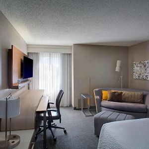 King Room Adapted Tub Mobility Accessible